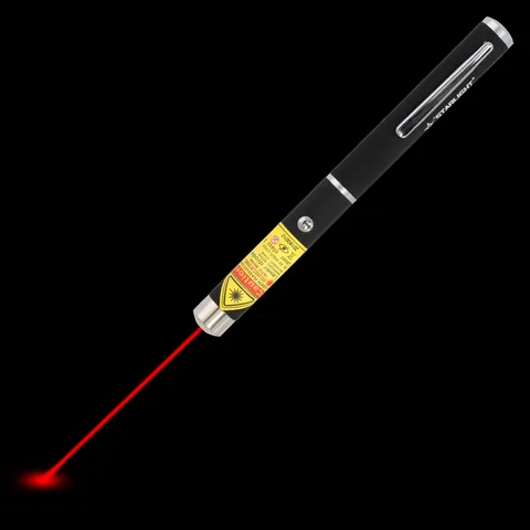 Roter Laserpointer Stift M1 mit sichtbarem Laserstrahl im Dunkeln